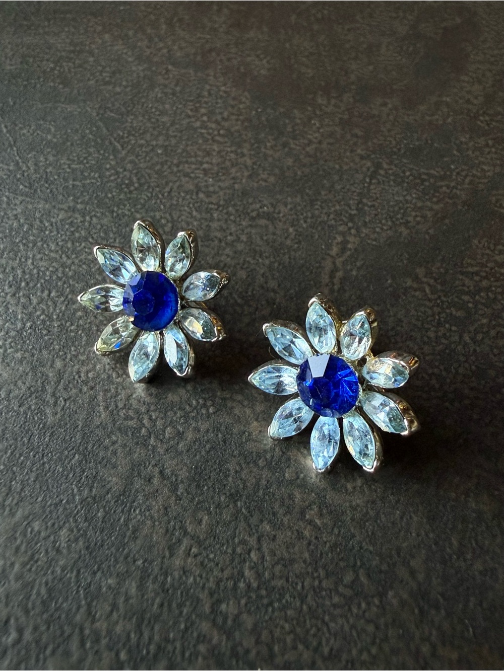 Vintage Pale Blue Rhinestone Daisy Earrings - Screw Backs